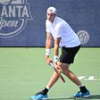 Az ellenfelek retteghetnek, amikor John Isner szerválni készül