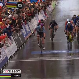 Van Vleuten törött könyökkel koronázta meg páratlan idényét