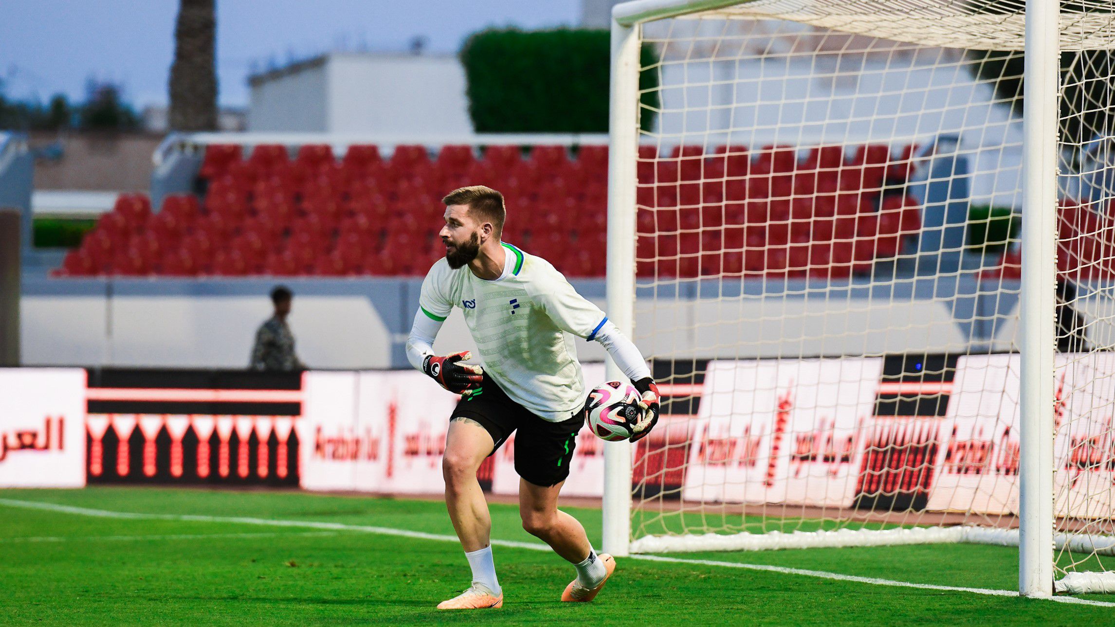 Szappanos Péter melegítés közben (Kép: X/AlFateh Saudi Club)