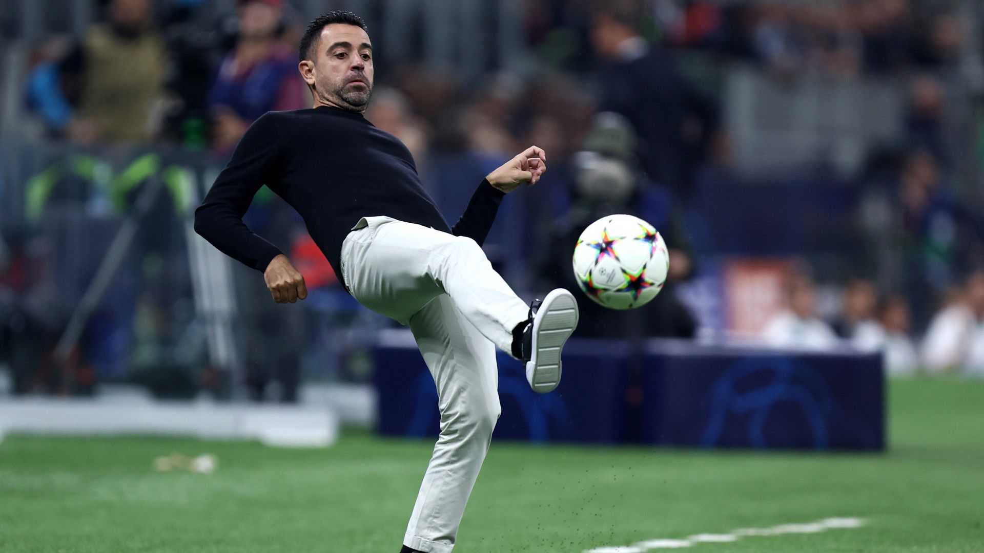 VIDEÓ: még akár be is állhatna – Xavi labdaérintésén ámul a világ