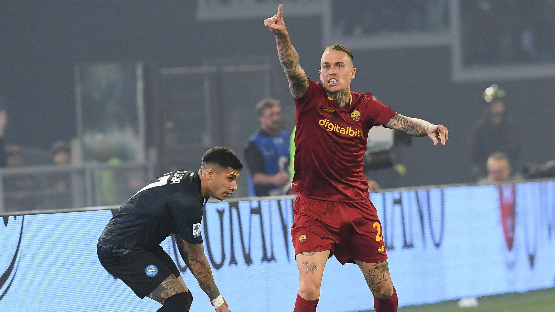 A Roma játékosa és a játékvezető egymásnak ment a Napoli elleni meccs után – videóval