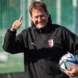 „Mi tettük fel a csapatot arra a polcra, ahol most is megtalálható” – interjú a Genk–Ferencváros meccs díszvendégével, Brockhauser Istvánnal