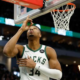 Elképesztő összegért hosszabbított csapatával az NBA világsztárja