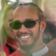 Hamilton szerint nagyon oda kell figyelnie a két McLaren pilótának Verstappenre