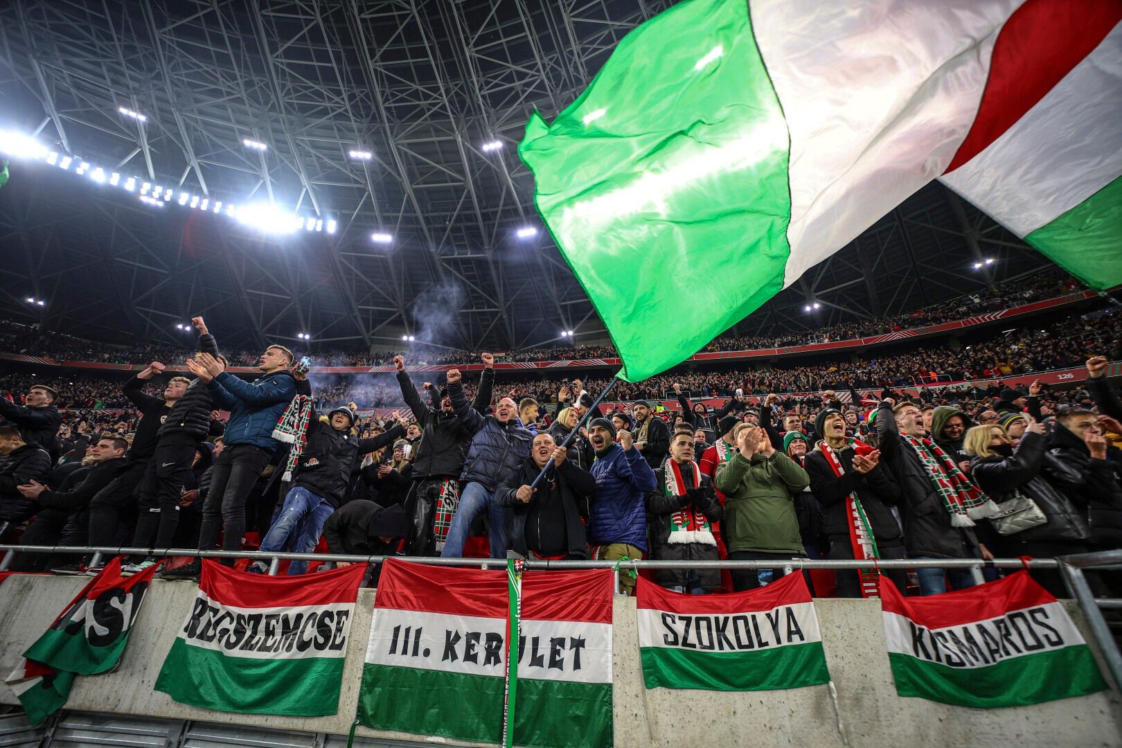 Óriási roham a magyar válogatott meccseire szóló bérletekért