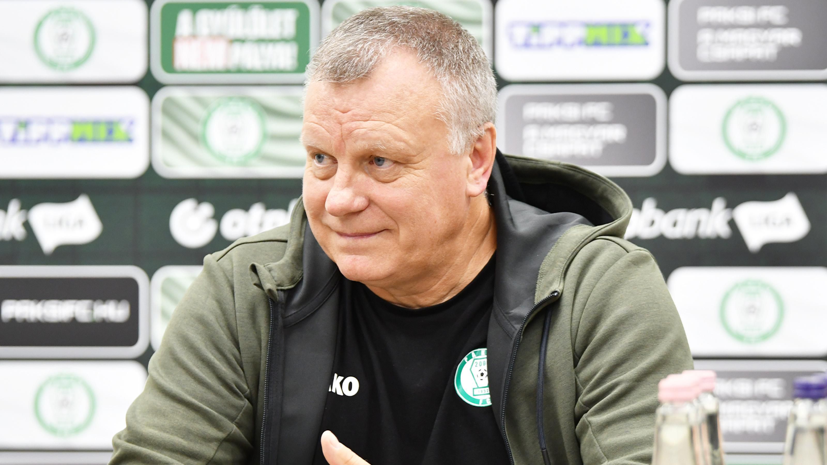 Bognár György elégedett lehet: nyert és a tabella élére ugrott a csapata (Fotó: paksifc.hu)