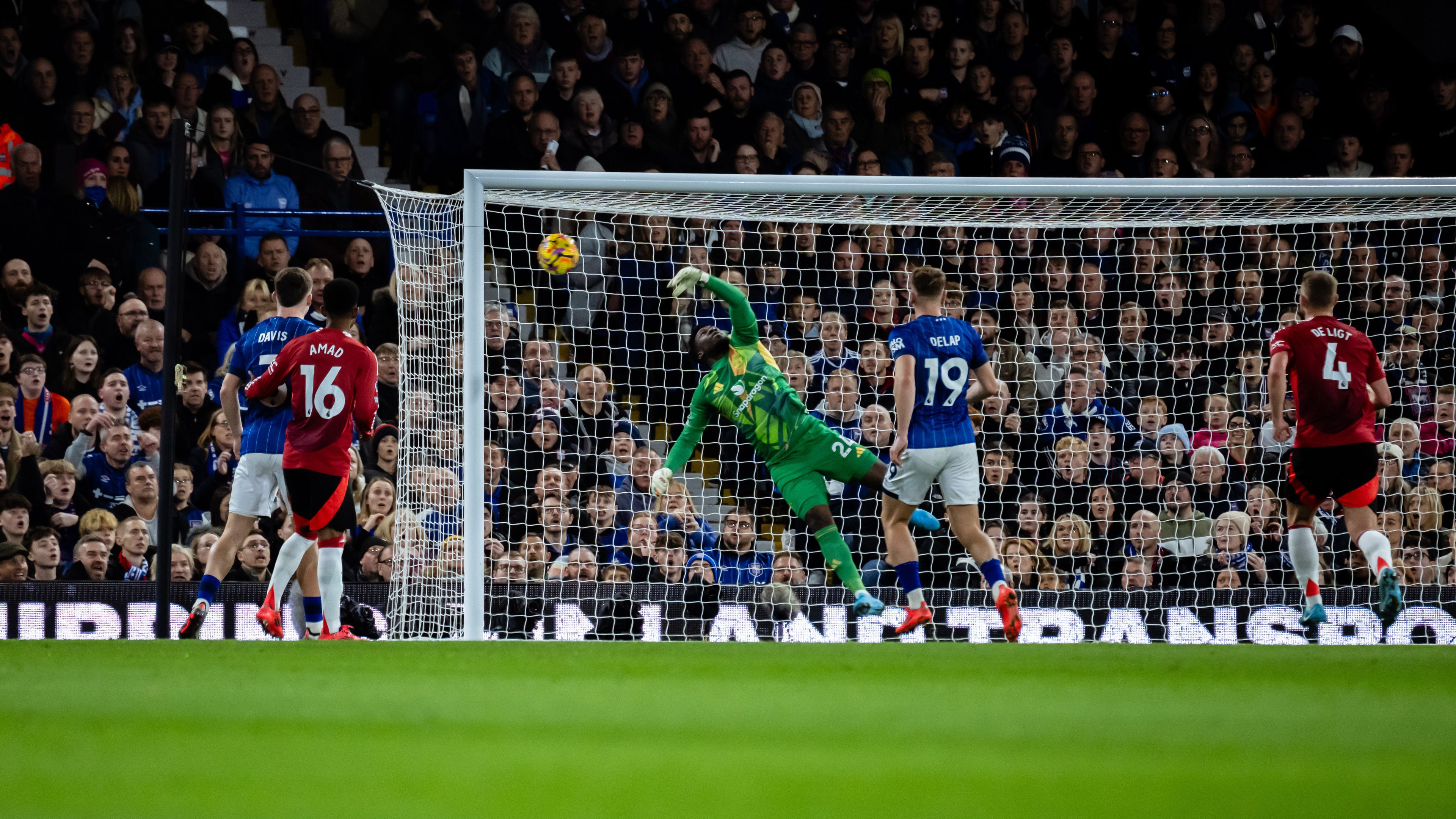 Másfél perc sem kellett az Amorim-éra első góljához, de mégsem örülhetett a Manchester United