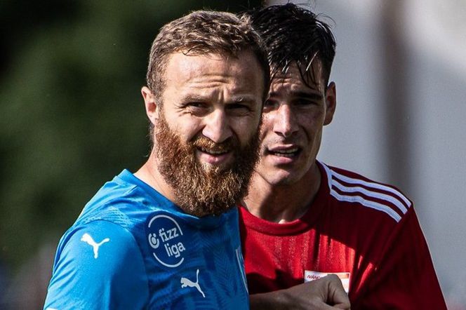 Varazdat Harojan távozik (Fotó: MTI)