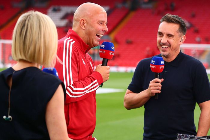 Gary Neville brilliáns edzőnek tartja Slotot