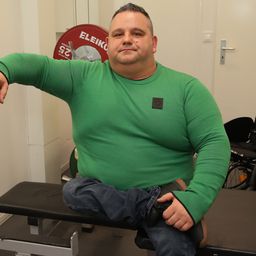 „Apa, neked a két karod erős, nekem meg a két lábam, akkor mi most egyek vagyunk? Egyek, drága kisfiam, egyek…”