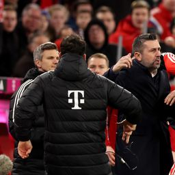 Arcon vágta a Bayern futballistáját, piros lapot kapott az Union Berlin edzője – videóval