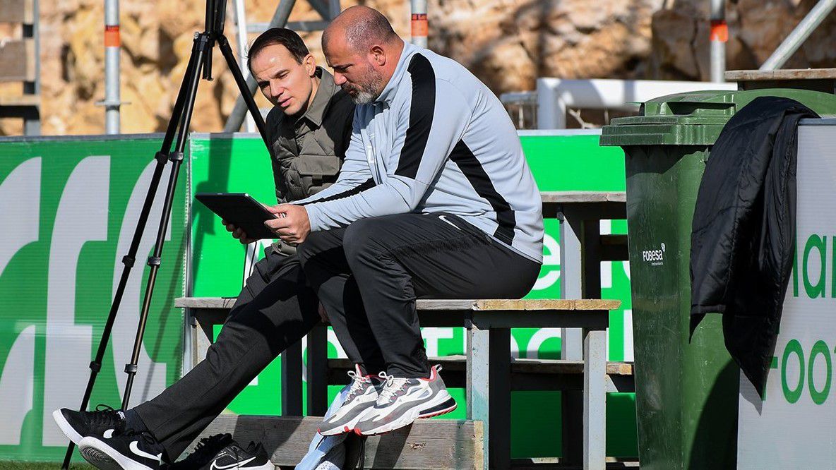 Dejan Sztankovics (jobbra) vezetőedző akár kevesebb játékossal is dolgozhat a jövőben. (Fotó: fradi.hu)