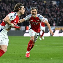 Két piros lap, egy gól, a vártnál nehezebben nyert az Arsenal a kiesőjelölt ellen