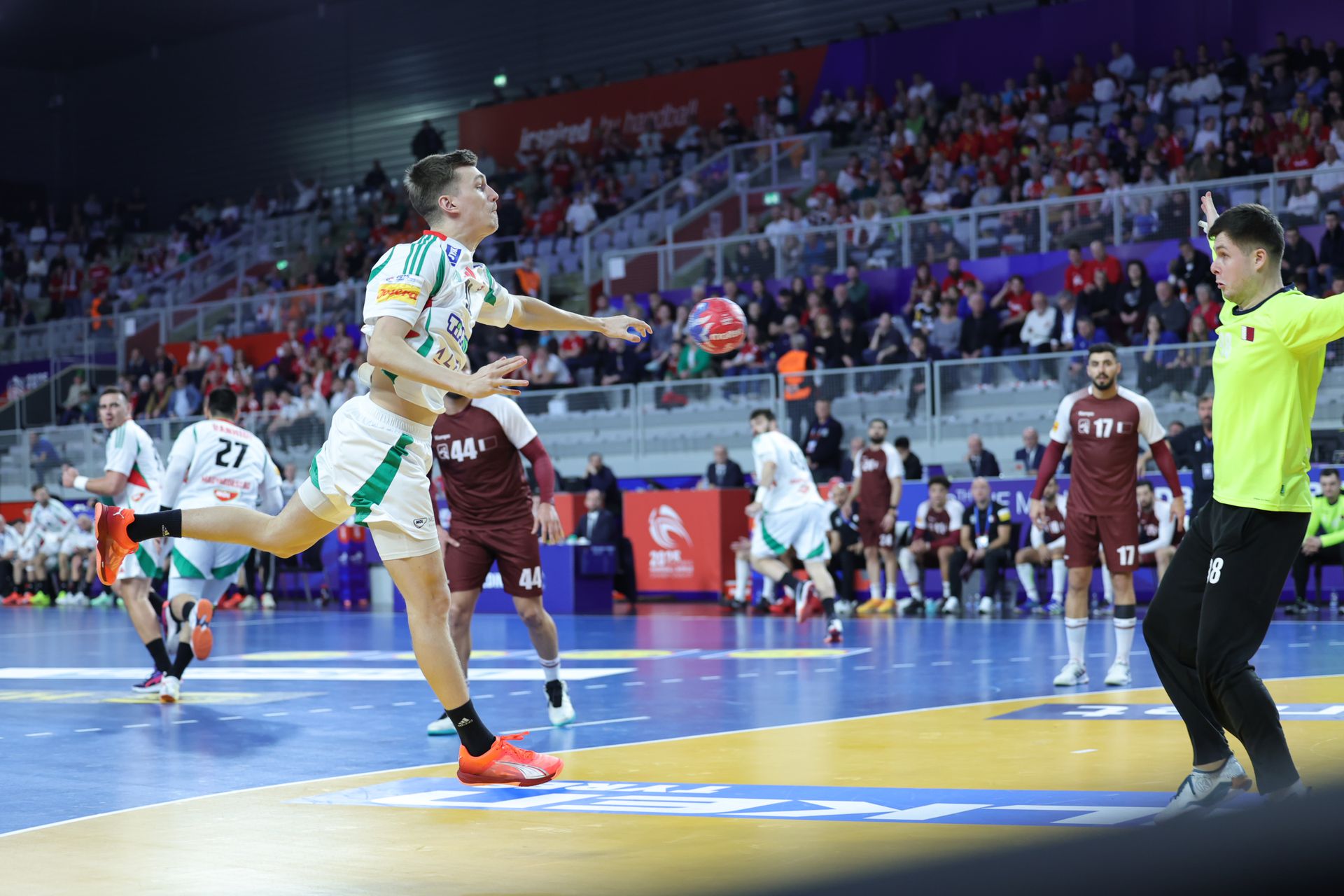 Imre Bence a hátán vitte a csapatot: az első félidőben a THW Kiel jobbszélsője öt gólt szerzett