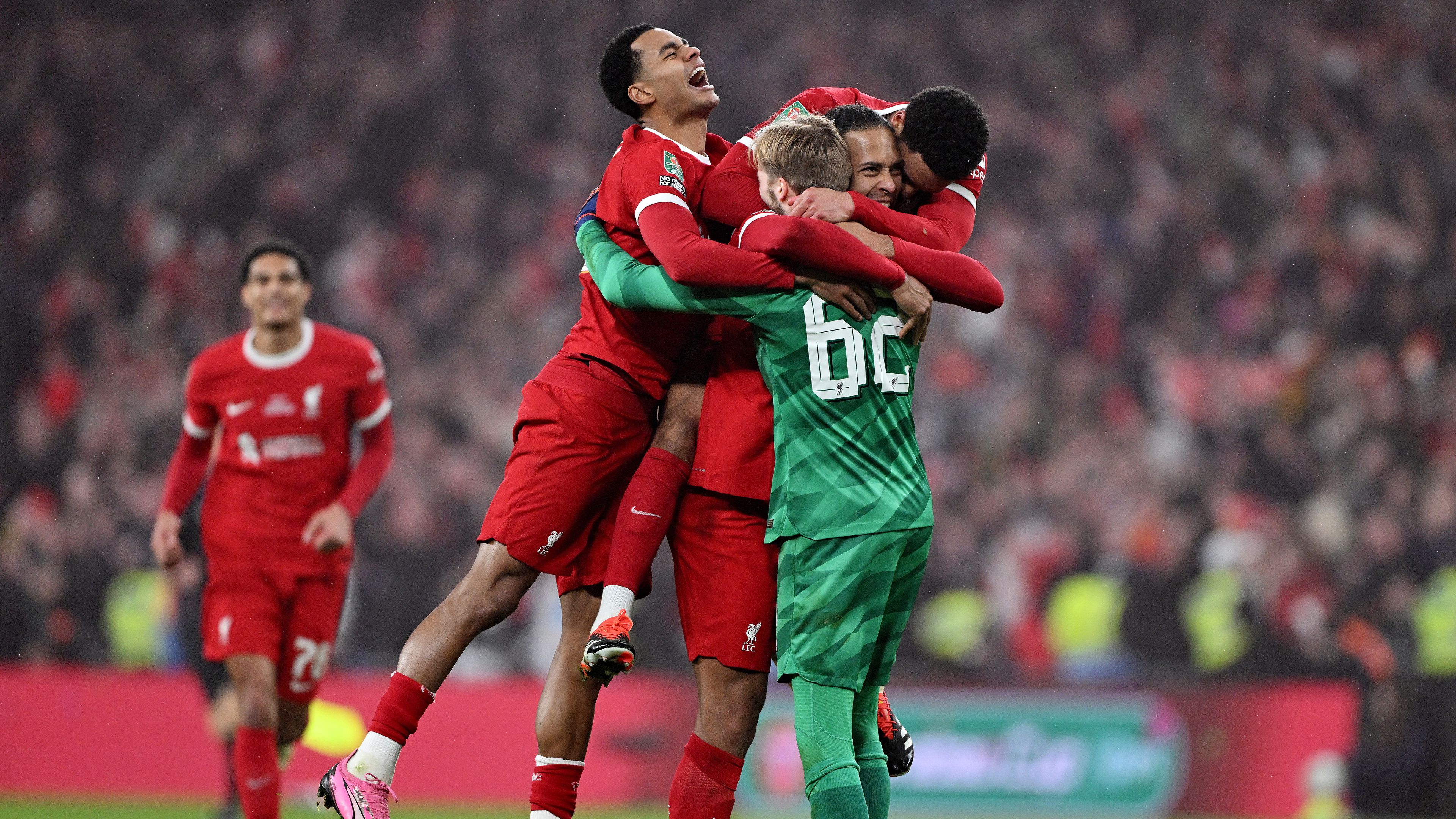 Döntőt nyert a Liverpool; megőrizte vezető helyét a Paks; Fucsovics főtáblára jutott Dubajban – délutáni hírösszefoglaló