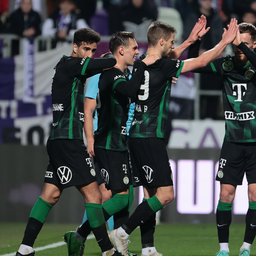 Elrontották Mészöly születésnapját: a Fradi 5–0-ra kiütötte az Újpestet a „füstös” derbin