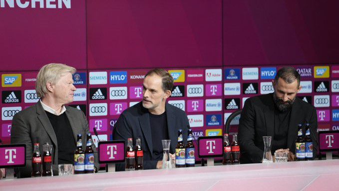 Oliver Kahn, Thomas Tuchel és Hasan Salihamidzic tartottak sajtótájékoztatót (Fotó: Twitter/Bayern München)