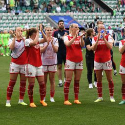 Kigyulladt az Arsenal játékosait szállító repülőgép – fotóval