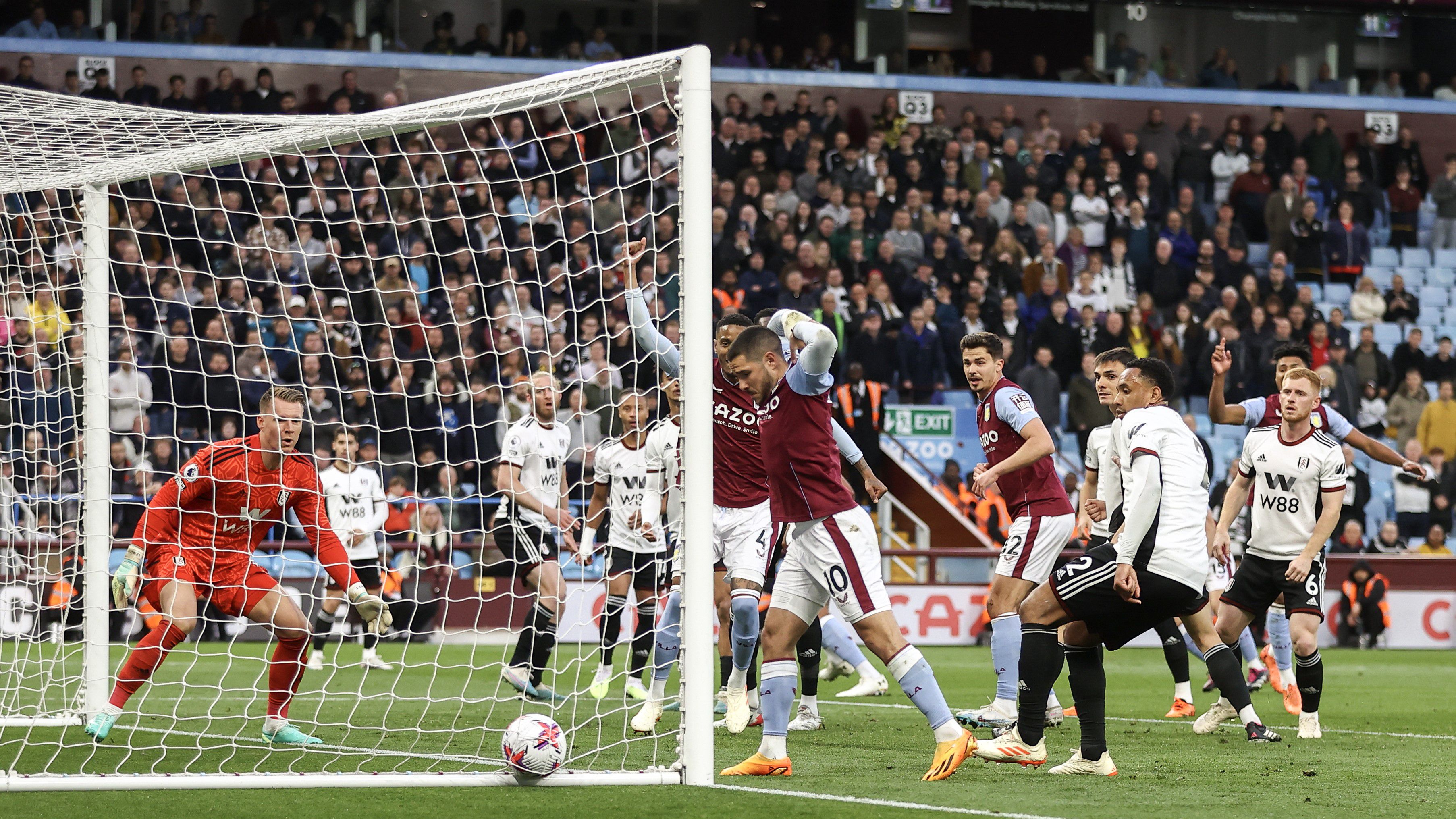 Tyrone Mings fejese után behullott a labda a Fulham kapujába