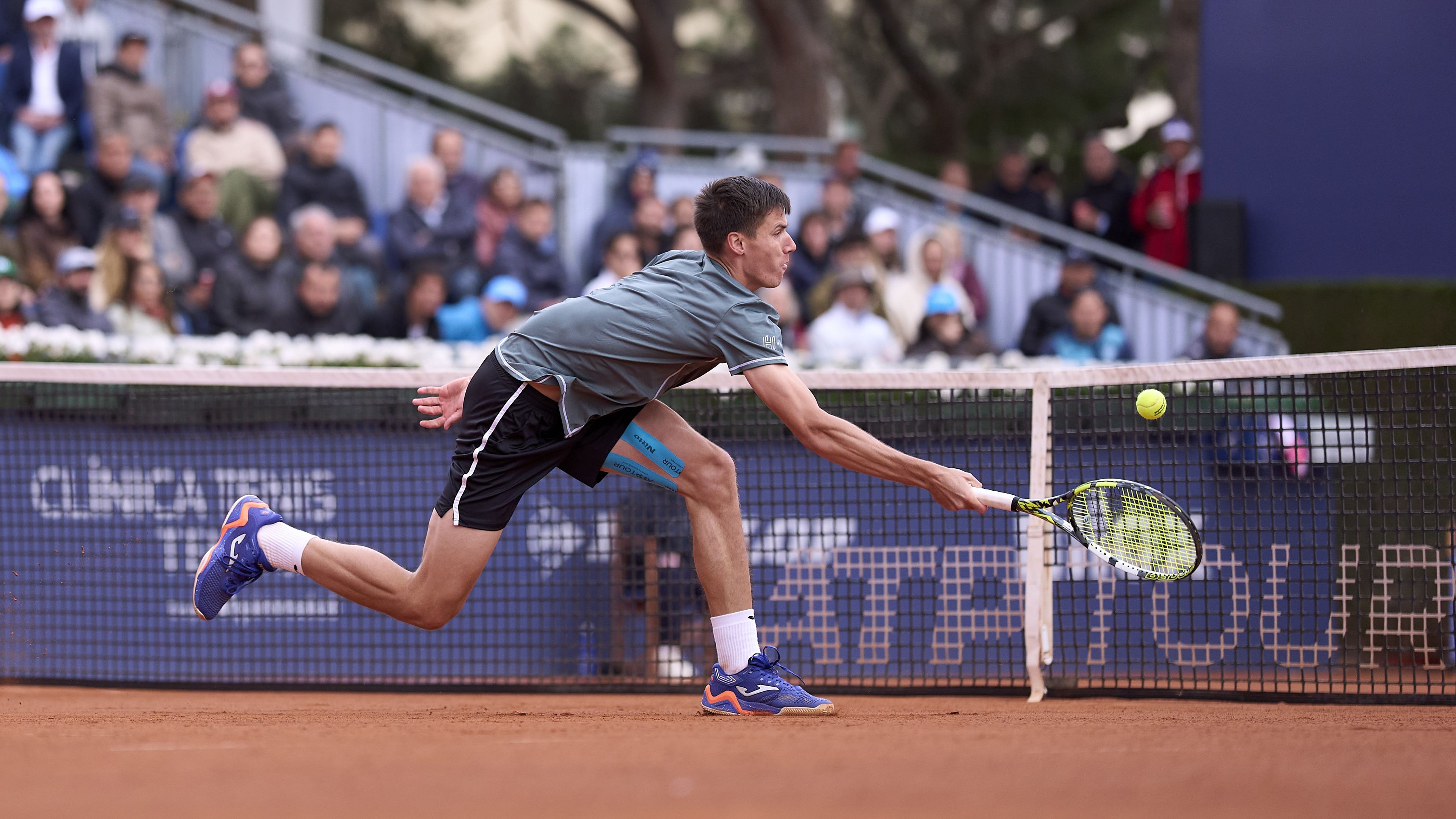 Két rövidítéses szettben, de a világranglistán 37. helyen álló Marozsán Fábián továbbjutott a második fordulóba a madridi tenisztornán.  (Fotó: Getty Images)