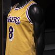 Rekordösszegért kelt el Kobe Bryant első Lakers-meze