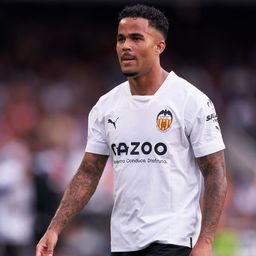Betörtek a Valencia-szélső otthonába, megtámadták a párját