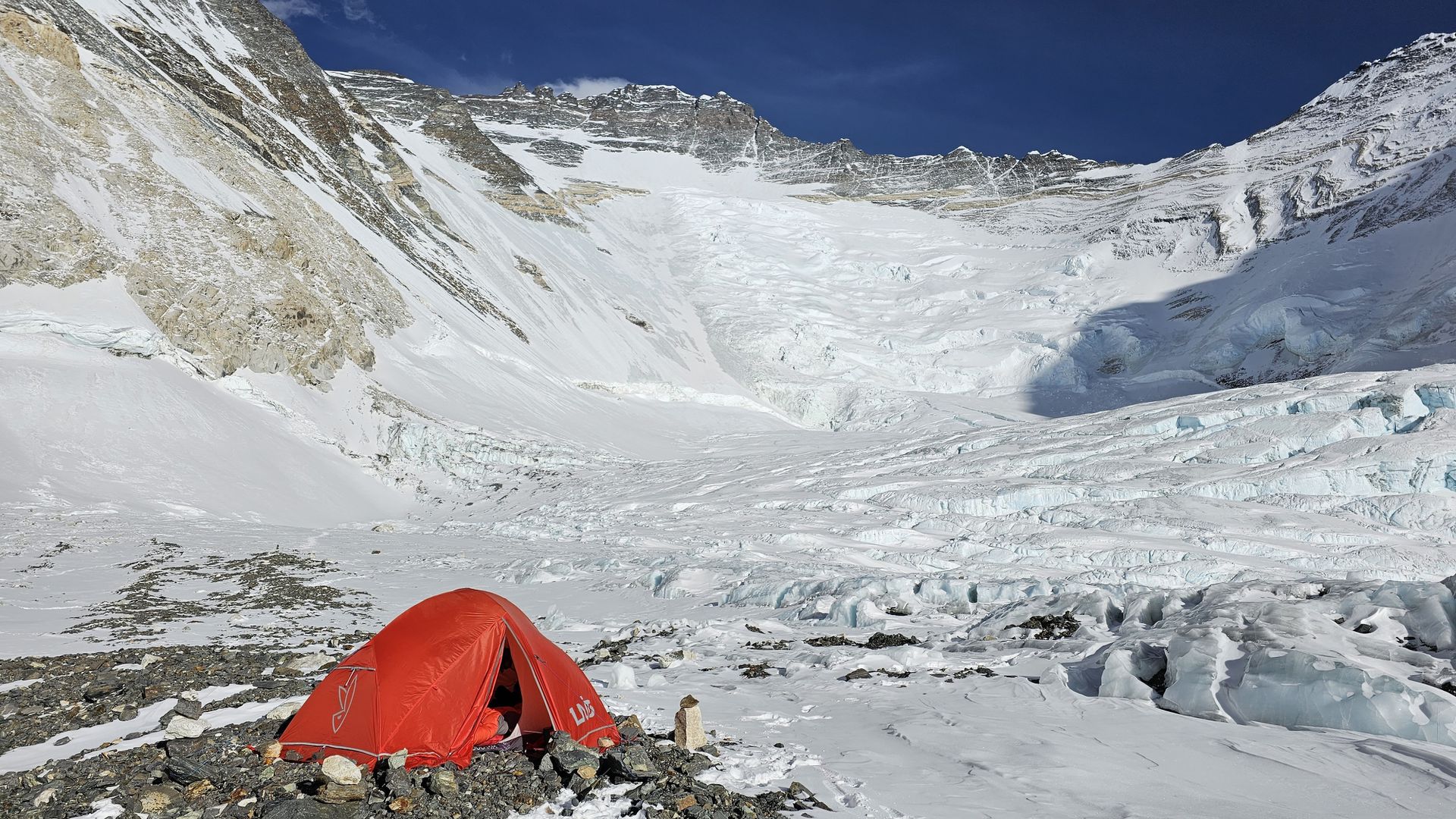 Suhajda Szilárd sátra a Mount Everesten. (Fotó: Kyocera Everest Expedíció 2023)