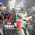 Bezzecchi nyerte a kaotikus brit futamot a MotoGP-ben