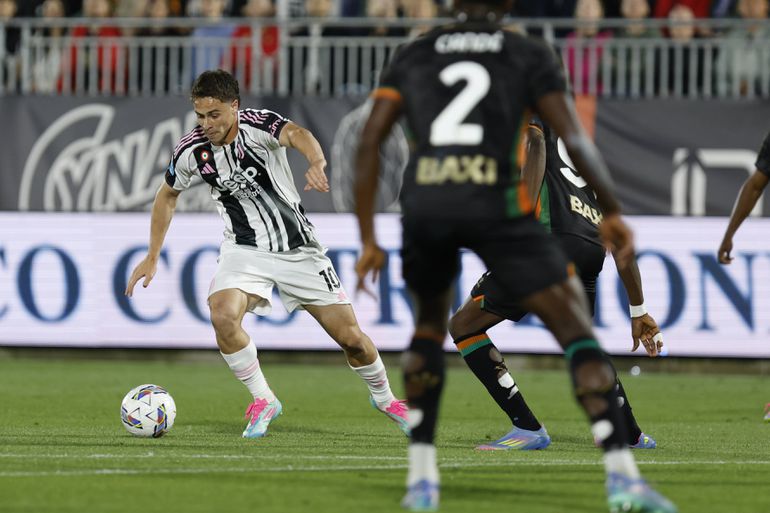 A Juventus elutasította a Chelsea 68 milliós ajánlatát a középpályásért