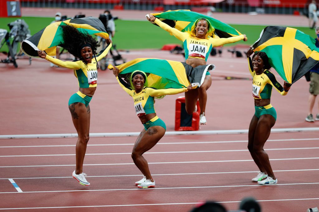 Nem csak gyorsak, aranyosak is. Így ünnepelték meg olimpiai győzelmüket a jamaicai lányok (Fotó: Getty Images)