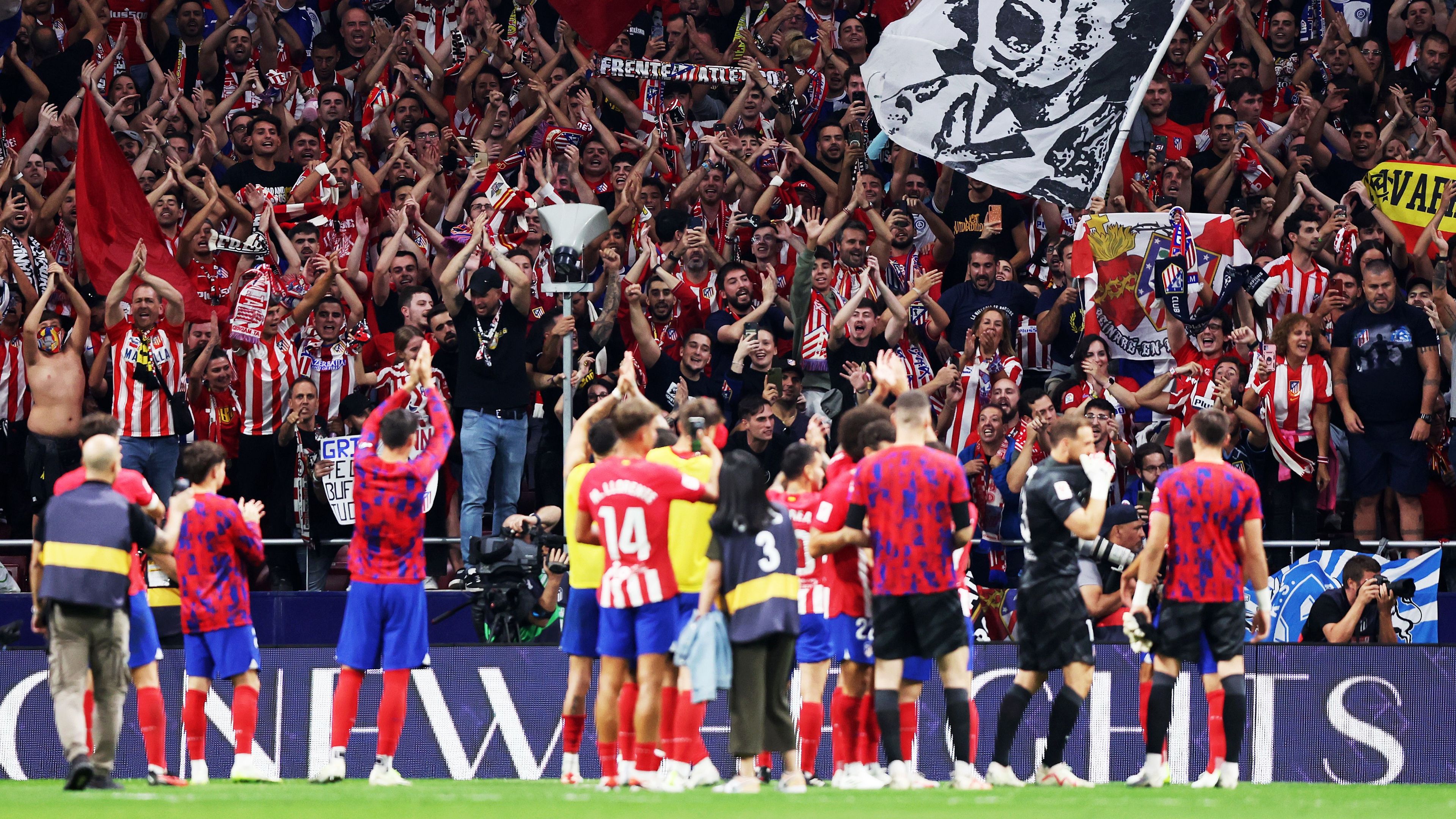 A rangadó végén az Atlético-szurkolók örülhettek, csapatuk legyőzte a Real Madridot. (Fotó: Getty Images)