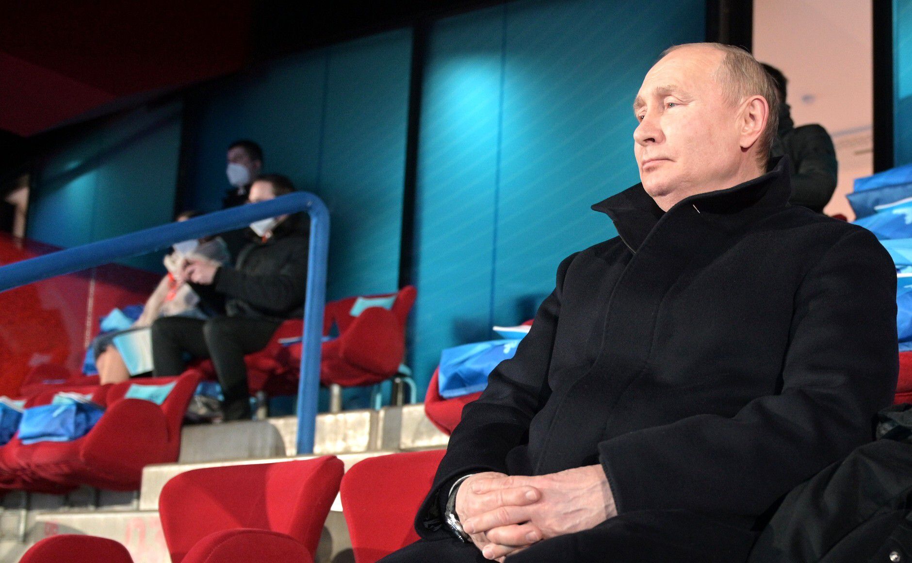 Putyint talán az sem érdekli, ha egyedül kell ülnie a Druzsba Világjátékok nézőterén (Fotó: Getty Images)