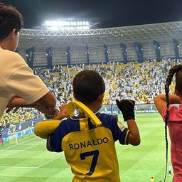 Képek: Így szurkolt Cristiano Ronaldónak a párja és négy gyereke