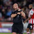 Bírót cseréltek a Liverpool Brentford elleni meccsén a félidőben