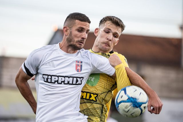 Bedi Bencére (fehérben) és társaira a Szeged ellen is kemény harc vár (Fotó: vidi.hu)