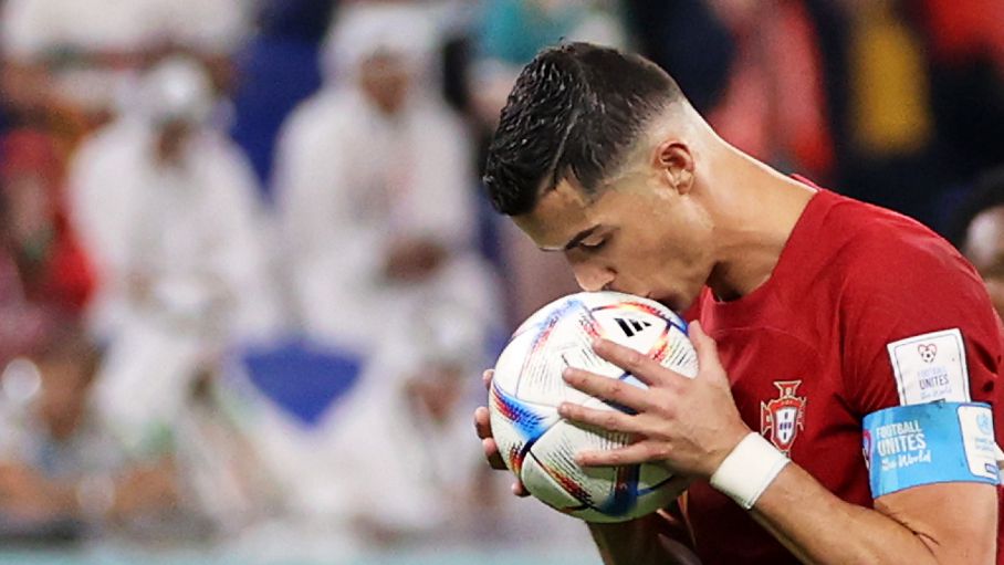 Kétségtelen, Ronaldo jó barátságban van a labdával, mondhatni: csókosok (Fotó: GettyImages)