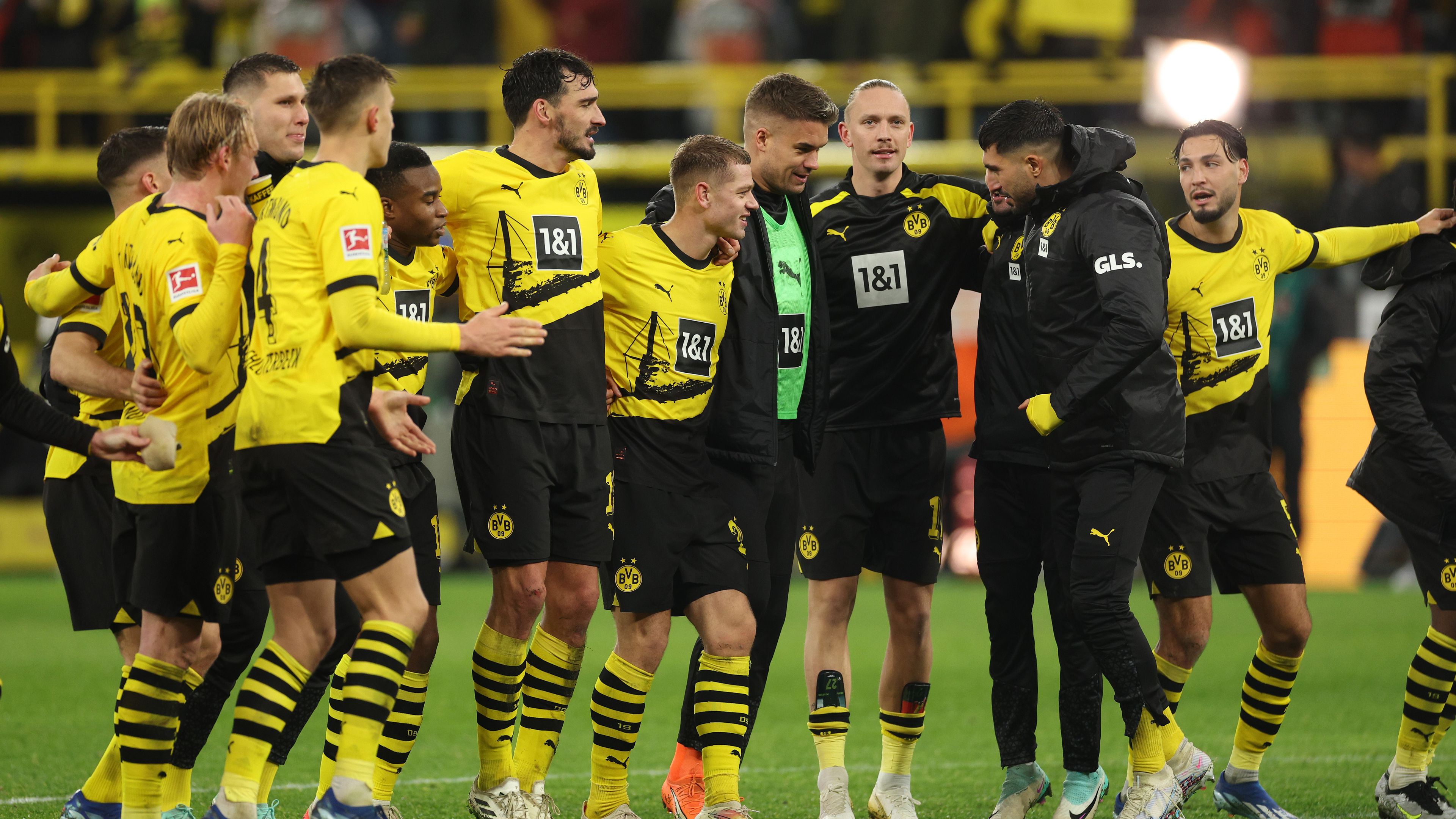 Elképesztő első félidő után nyert rangadót a Dortmund; Schäfer visszatért, csapata pontot szerzett