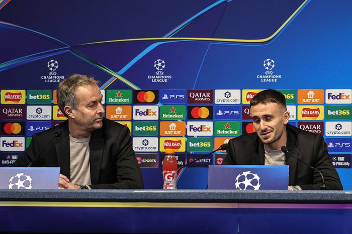 A sajtótájékoztató is késve kezdődött