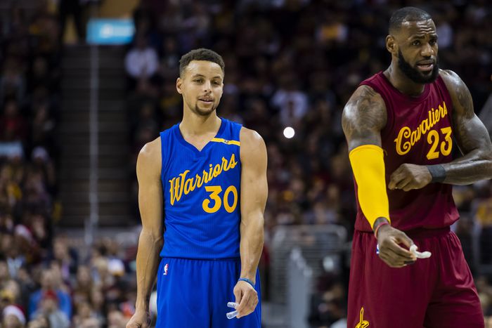 Steph Curry és LeBron James a 2016-os karácsonyi meccsükön (Fotó: Getty Images)