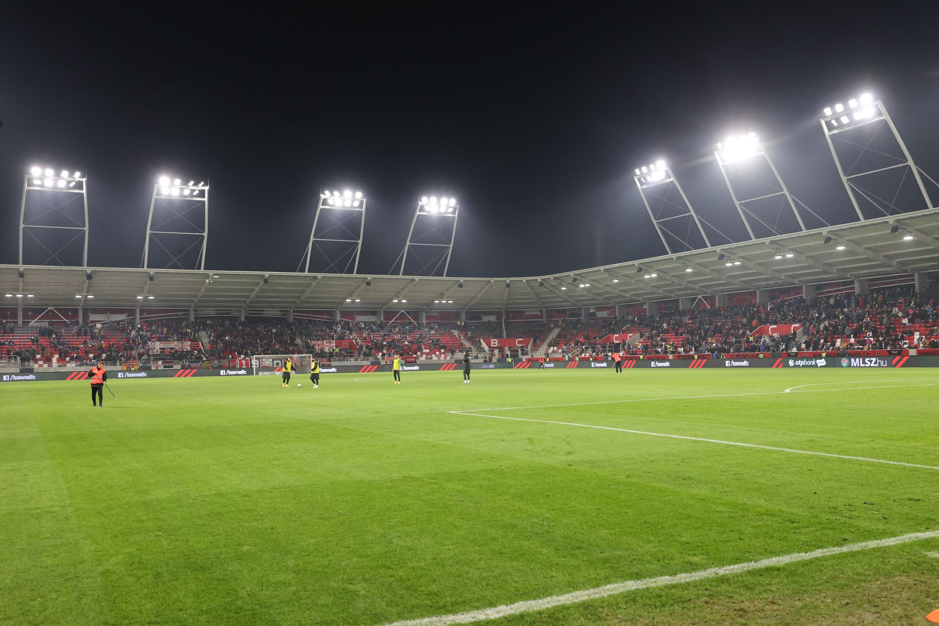 A Magyar Futball Akadémián ezen a télen nem használják a pályafűtést, a Budapest Honvéd viszont maradhat saját stadionjában, a hazai bajnokikat továbbra is a Bozsik Arénában rendezik. Fotó: Blikk/ Fuszek Gábor