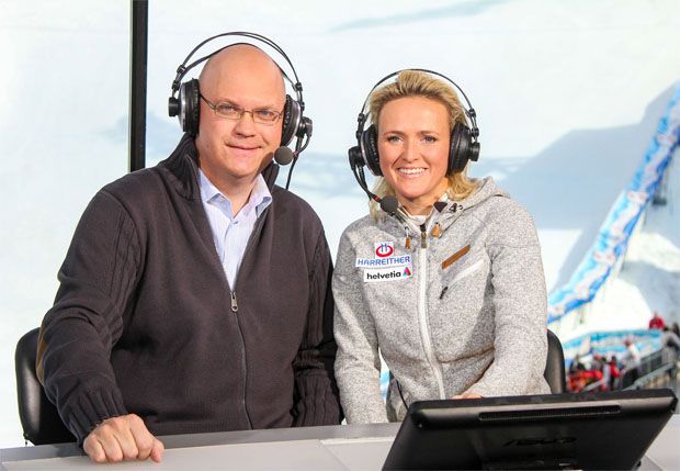 Peter Brunner itt éppen a kétszeres világbajnok alpesi síelő Alexandra Meissnitzer oldalán. Az ORF riportere jól leégette magát (Fotó: Facebook/ORF)
