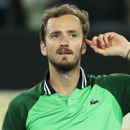 Zverev nagy esélyt szalasztott el, Medvegyev jutott be az Australian Open döntőjébe