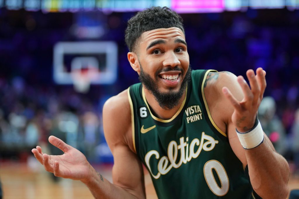 Jayson Tatum az utolsó pillanatban engedte el a triplát, amellyel a Boston nyerni tudott Philadelphiában (Fotó: Getty Images)