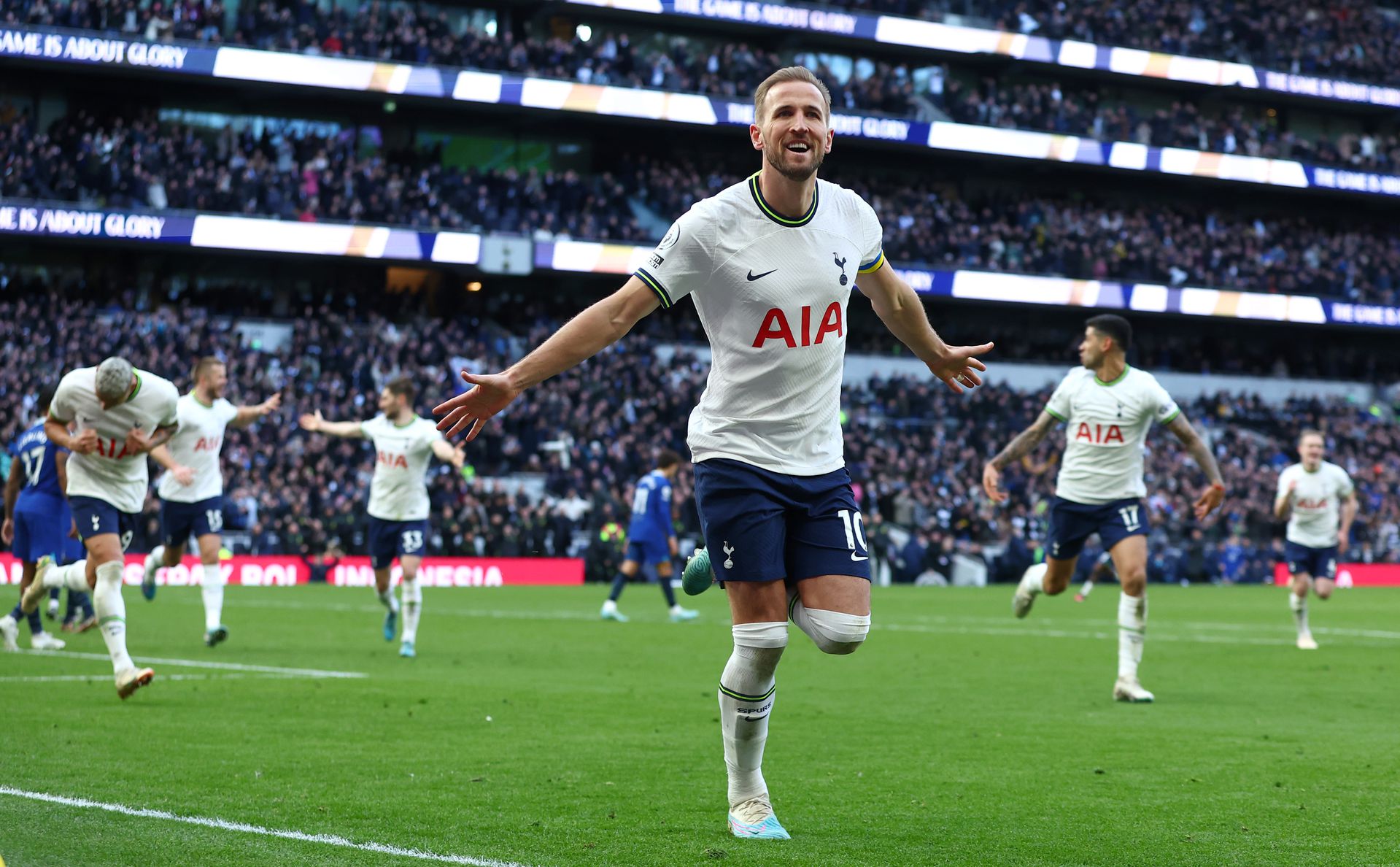 Harry Kane-nek minden oka megvolt az örömre, a Tottenham csatára gólt szerzett, együttese pedig magabiztos játékkal győzte le a Chelsea-t. Fotó: Getty Images