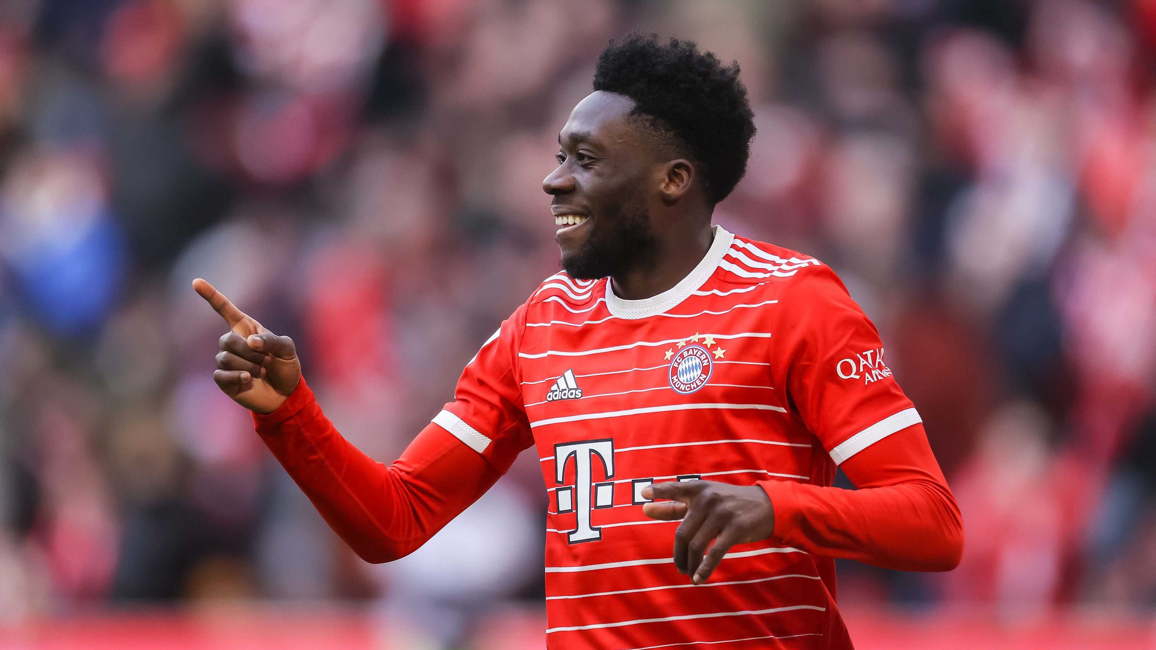 Alphonso Davies sokszor csak a pályán mosolyog