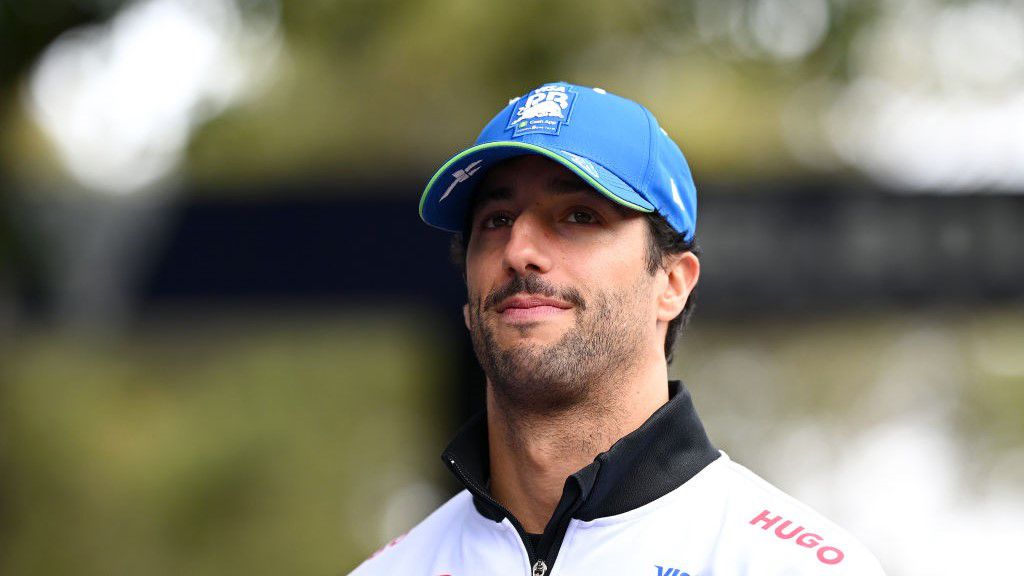 Ricciardo átadja a helyét Japánban