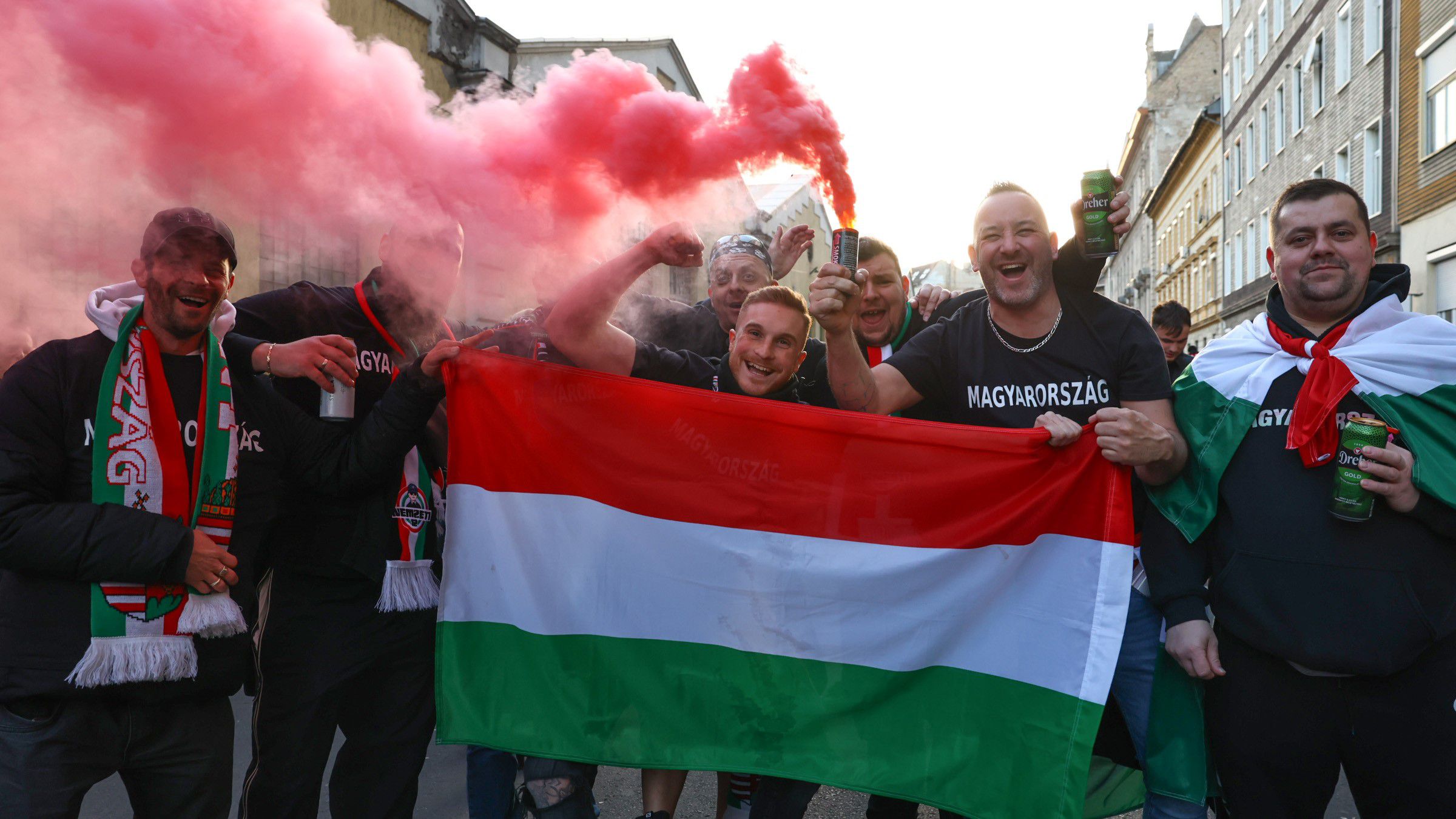 Galéria: így vonult a magyar szurkolótábor a meccs előtt