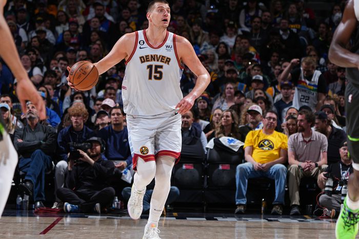 Nikola Jokics győzelemre és továbbjutásra vezette a Denvert