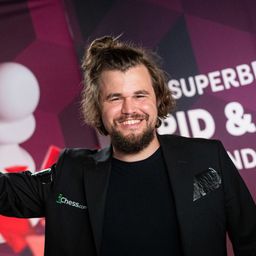 Carlsen nyert Varsóban, Rapport újabb 3,8 milliót keresett