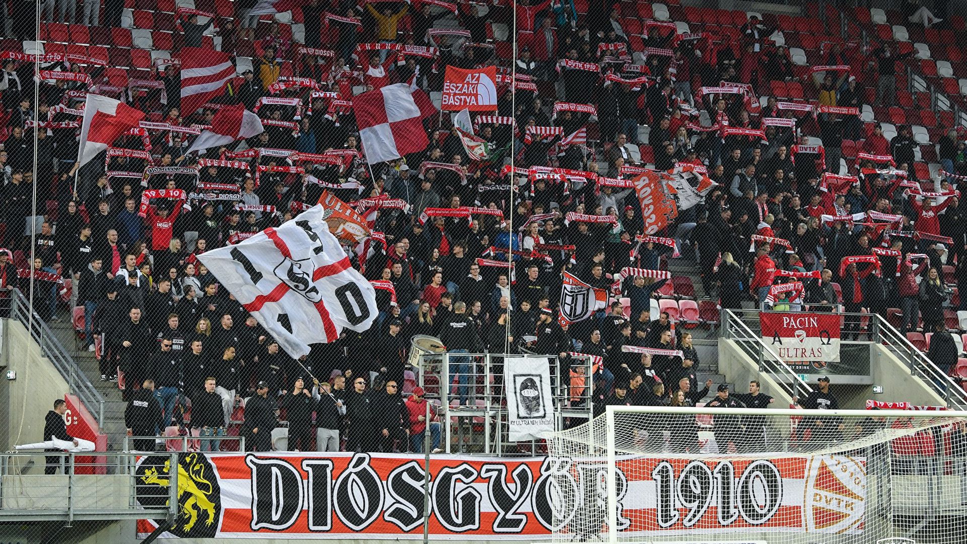 A Diósgyőr-szurkolók egy csoportja hiányzott az utolsó tavaszi hazai bajnokiról, éppen, amikor a csapat legyőzte a Ferencvárost. (Fotó: dvtk.eu)